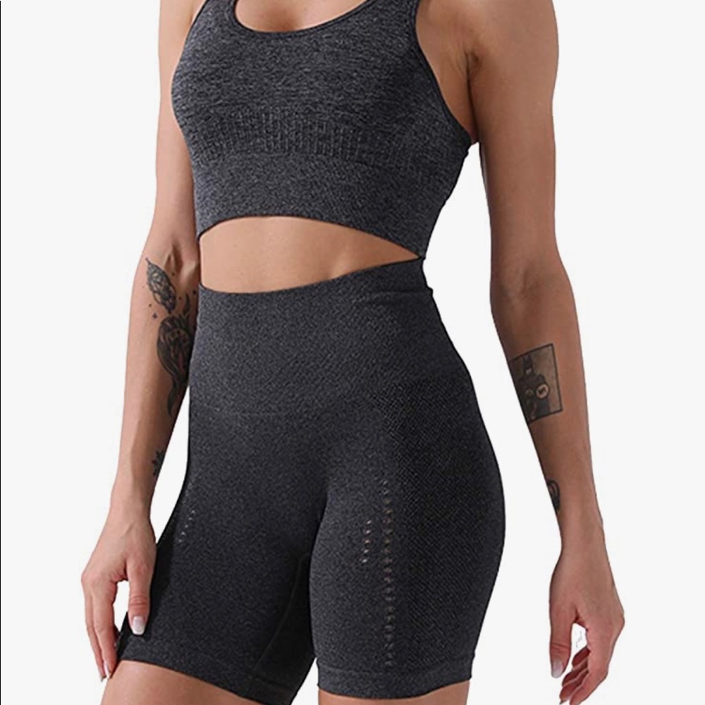 Charcoal grey work out set.